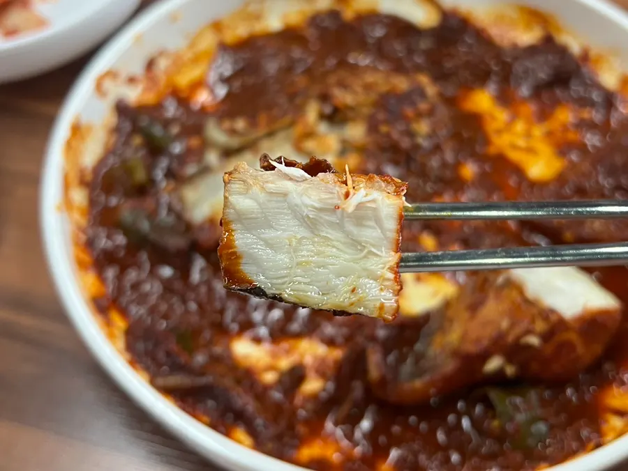 부드럽게 발리는 갈치 생선살