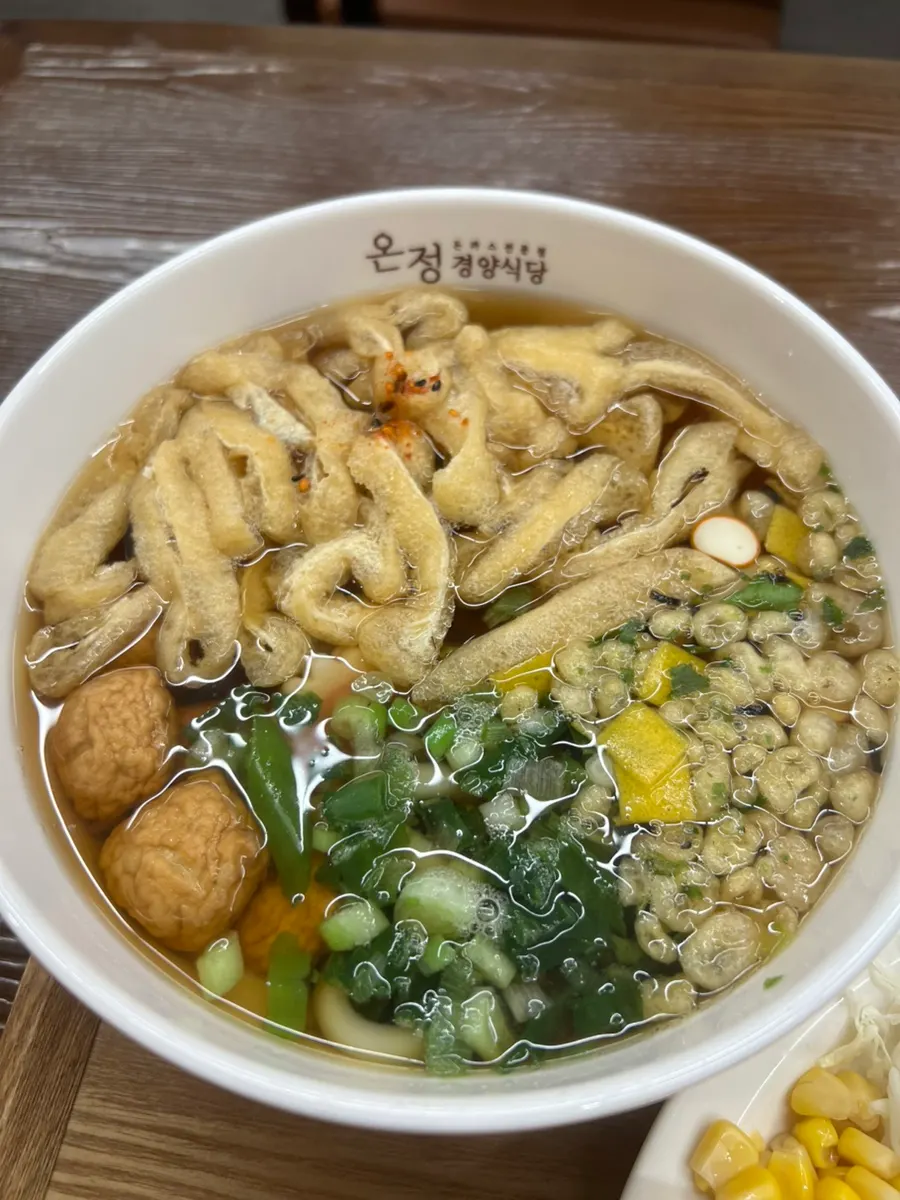 Fried fish cake and tofu skin udon topped with tempura flakes