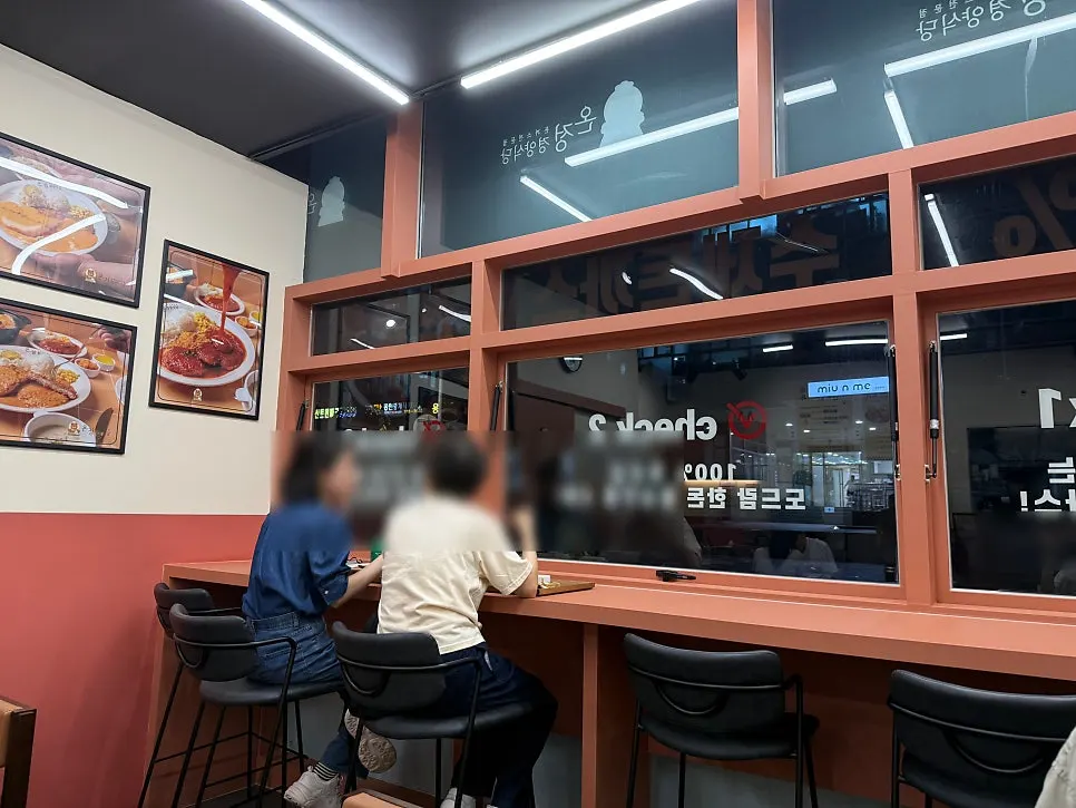Table seats and solo dining seats by the window