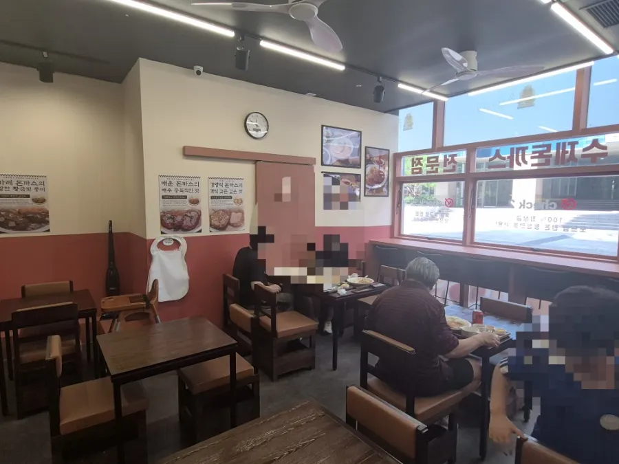 경양식집 분위기의 온정경양식당 용산점 외관