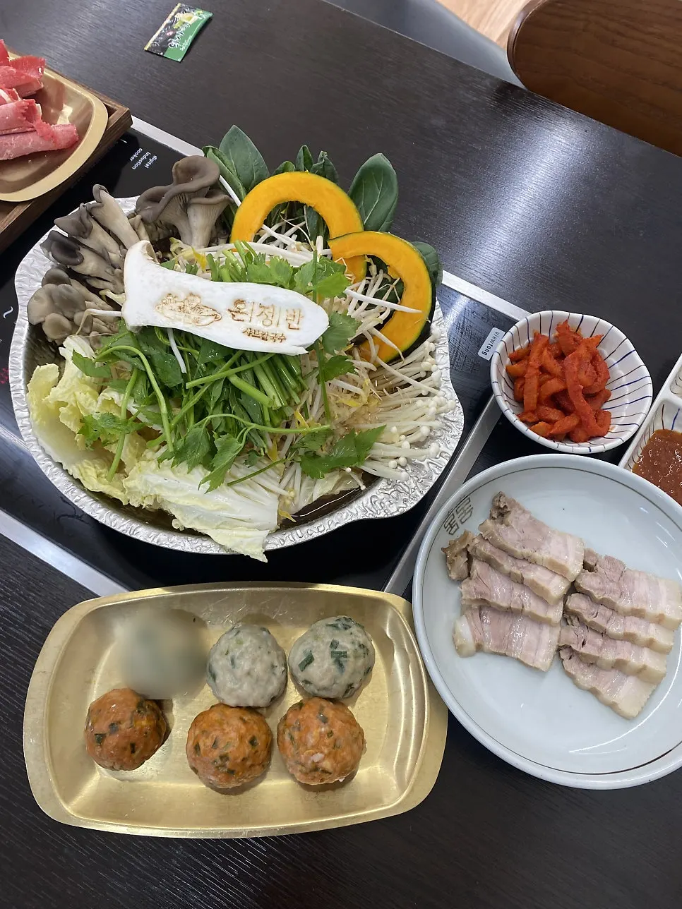 Table setting for the handmade rolled dumpling shabu-shabu at Onjeongban