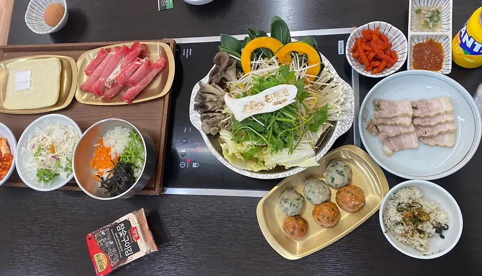 The Onjeongban table after finishing the shabu-shabu meal