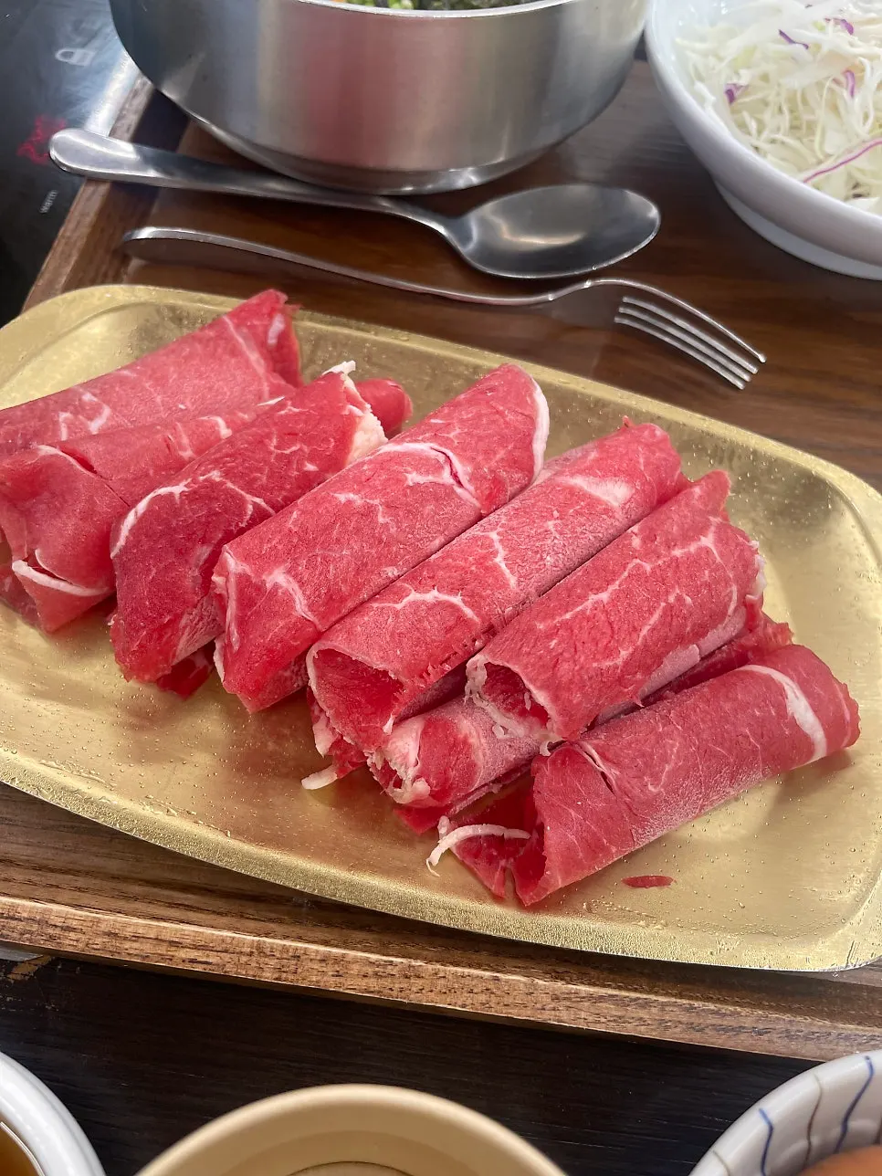 육수에 넣어 익힌 굴림만두