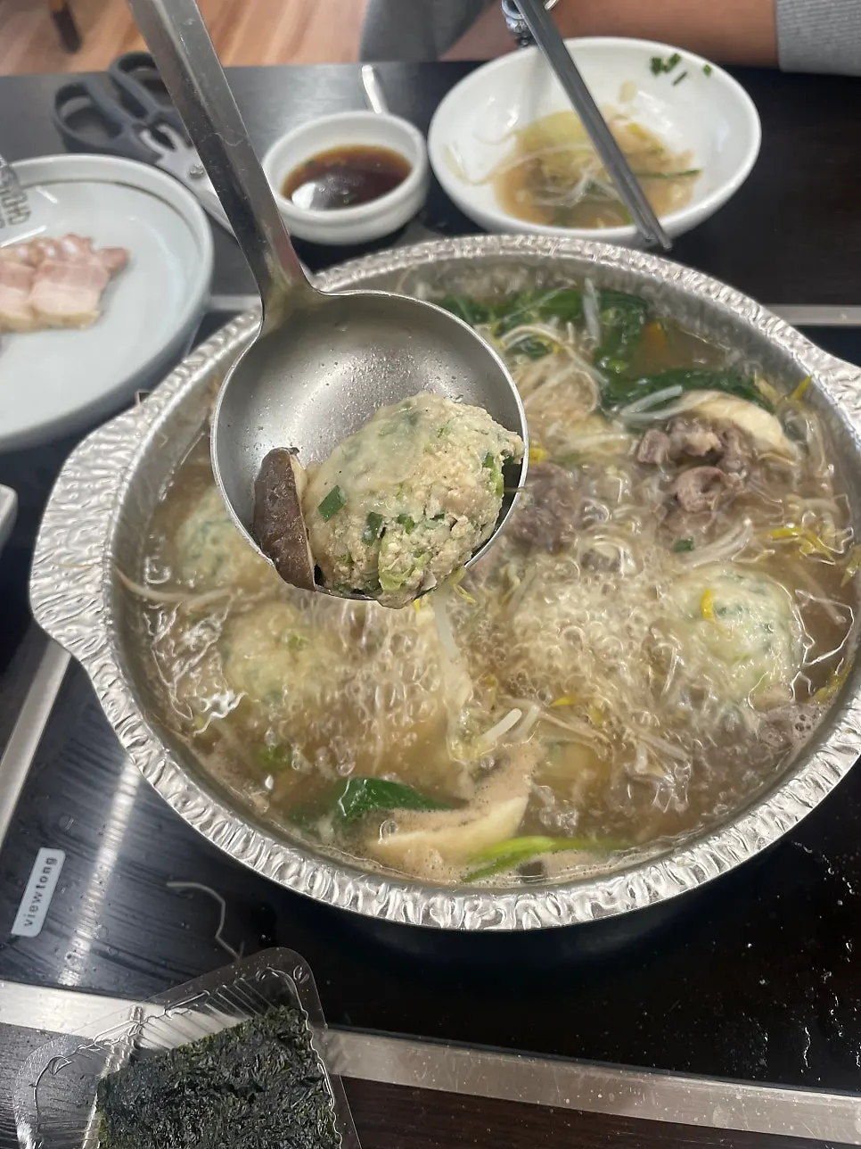 칼국수 한 젓가락
