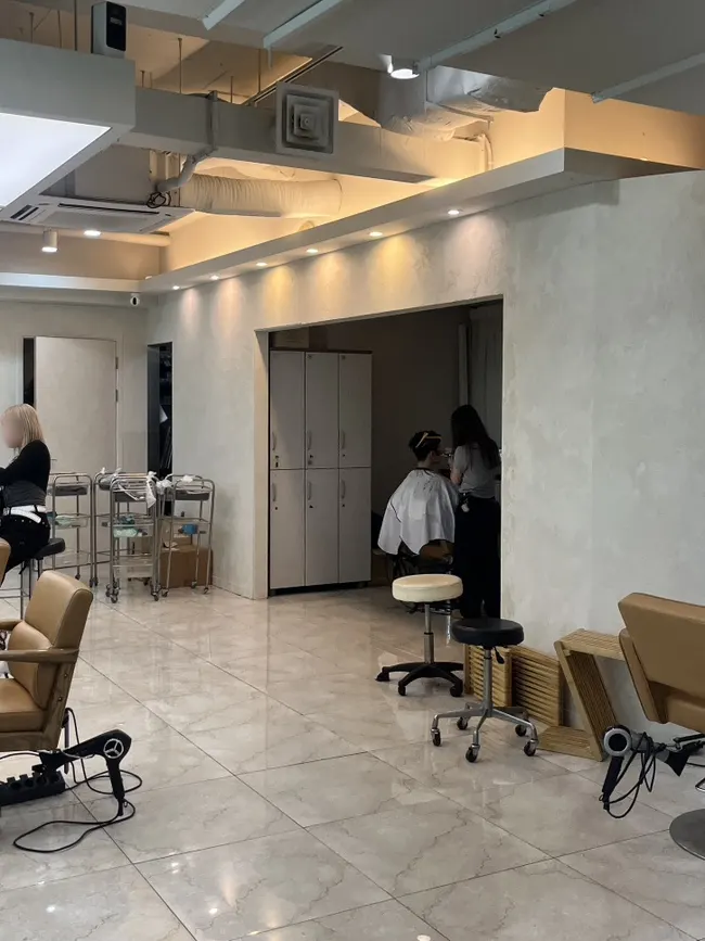 Treatment seating area at ONLY FOR YOU Hannam Main Branch