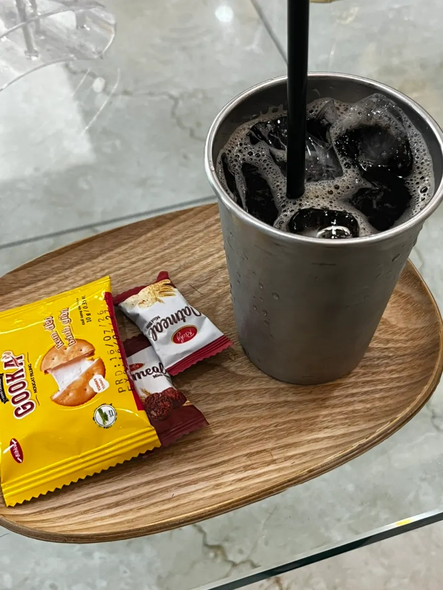 Iced americano and snacks provided before the treatment