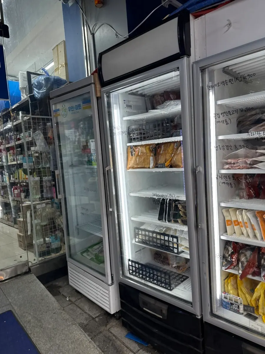 온생활 입구 쪽 식품 판매 코너