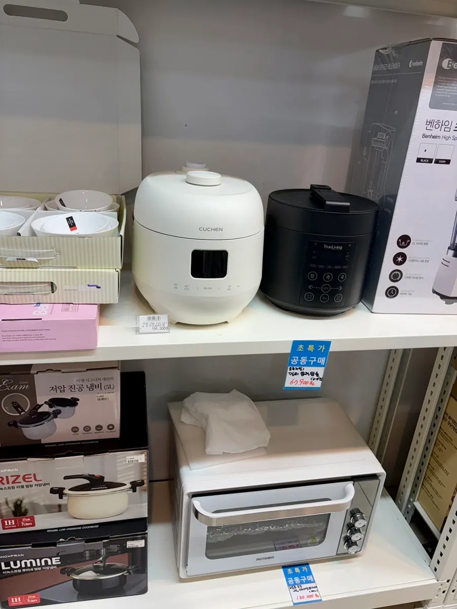 Overview of On Saenghwal's 2nd floor group-buy zone