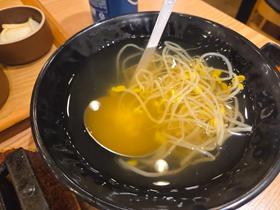 맑은 국물의 따뜻한 콩나물국