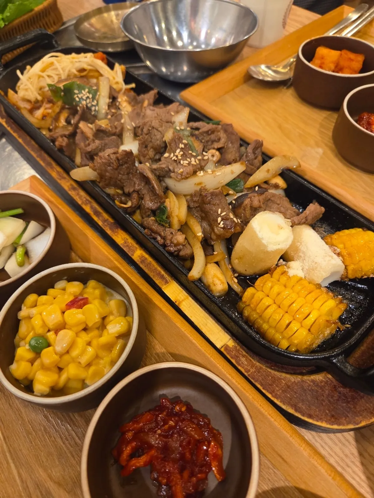마늘 꽃갈비살 불고기 정식 한 상 차림