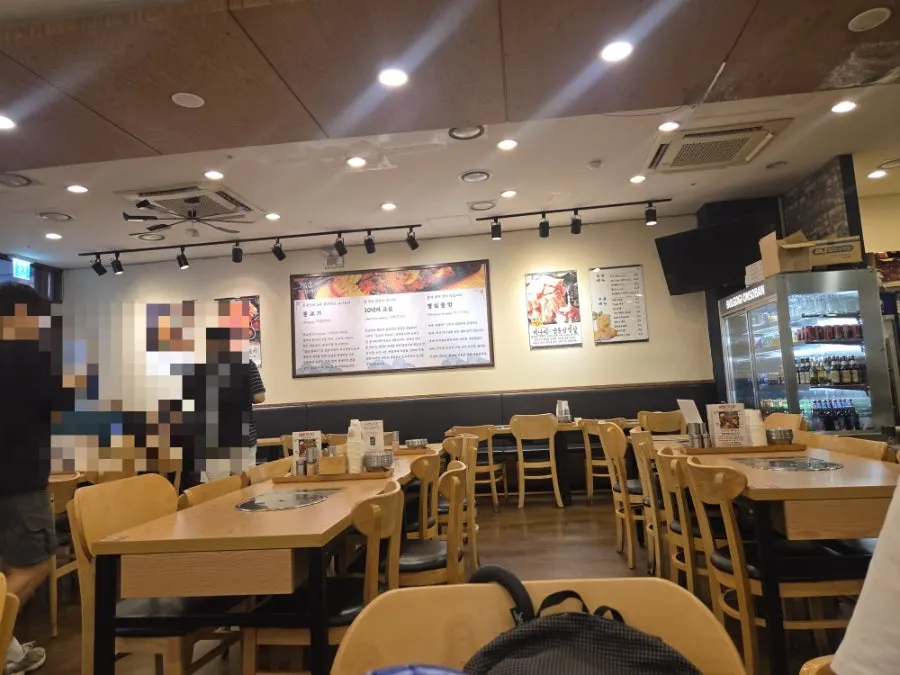 저녁 시간대 여유로운 불고기 온소반 판교점 홀