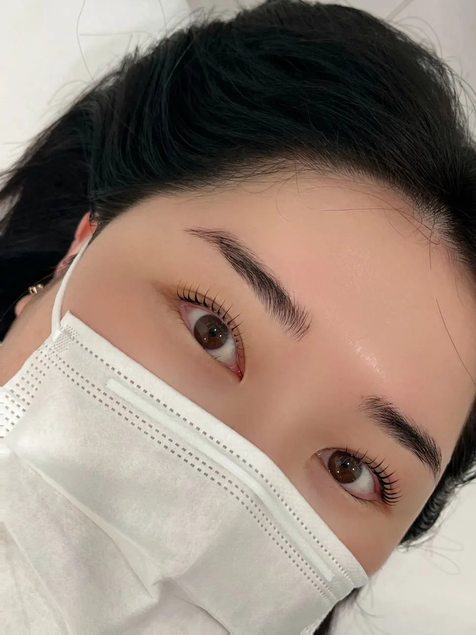 블랙틴팅으로 또렷해진 눈매 클로즈업