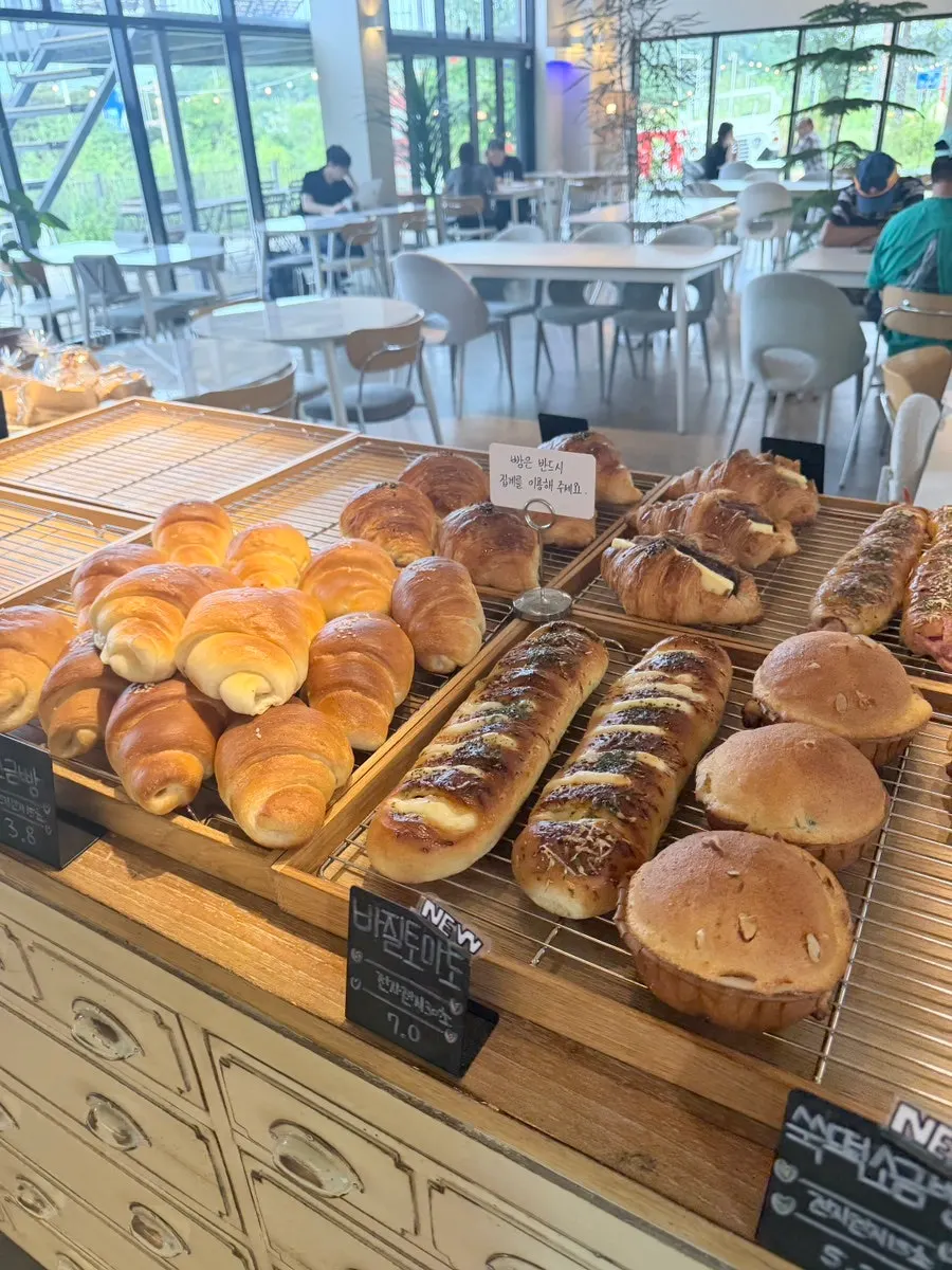 On the Rail café bakery corner