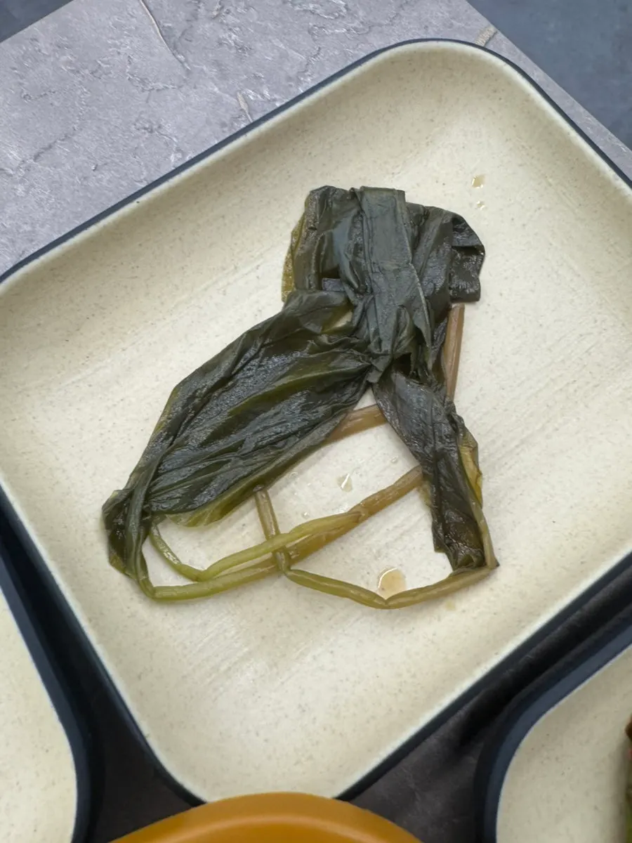 삼겹살과 계란찜을 곁들인 한 상