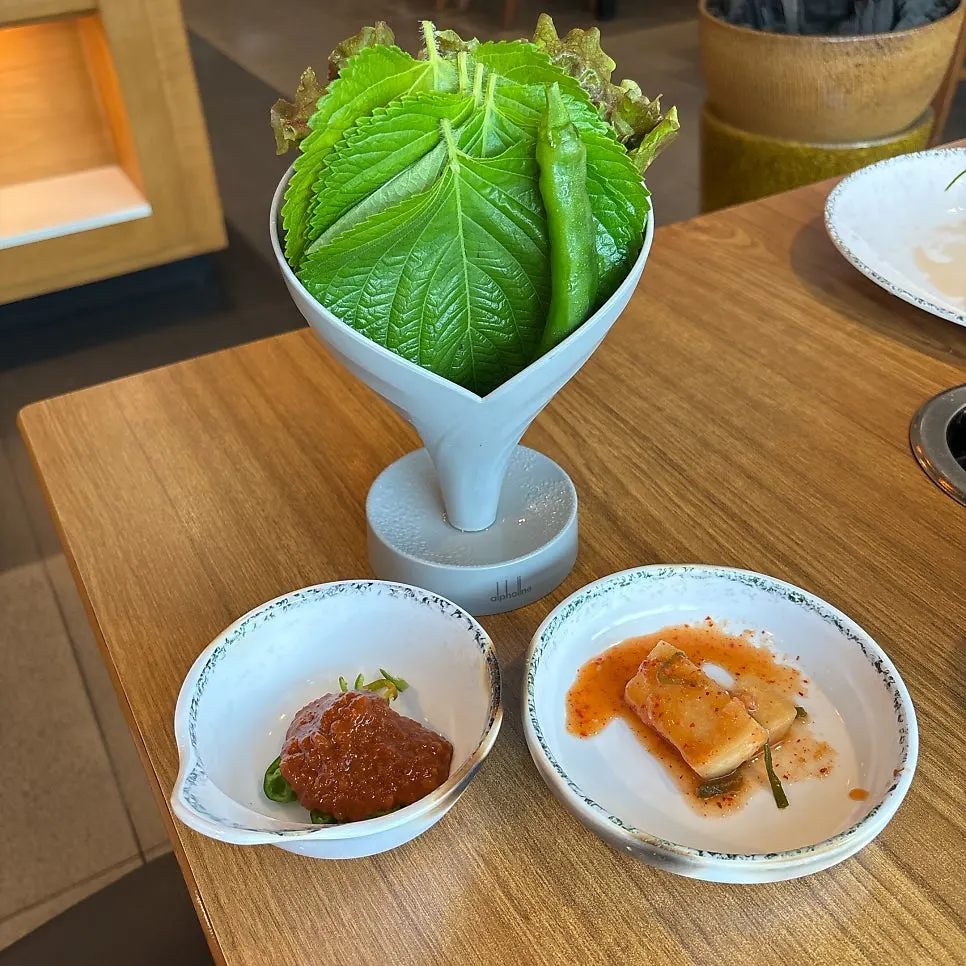 불판에 올린 커플 명품 오리꽃불고기