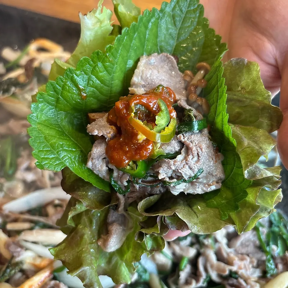 쌈채소에 싸 먹는 오리불고기 쌈