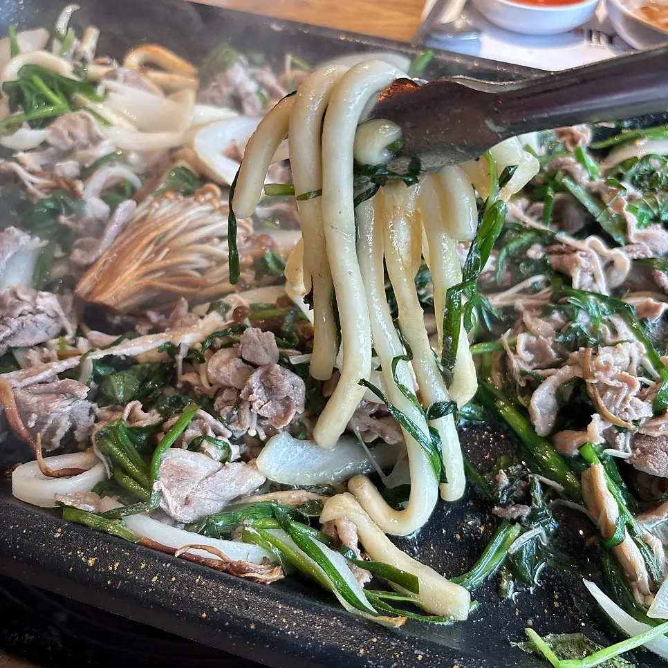 오리기름에 구워진 길죽이떡