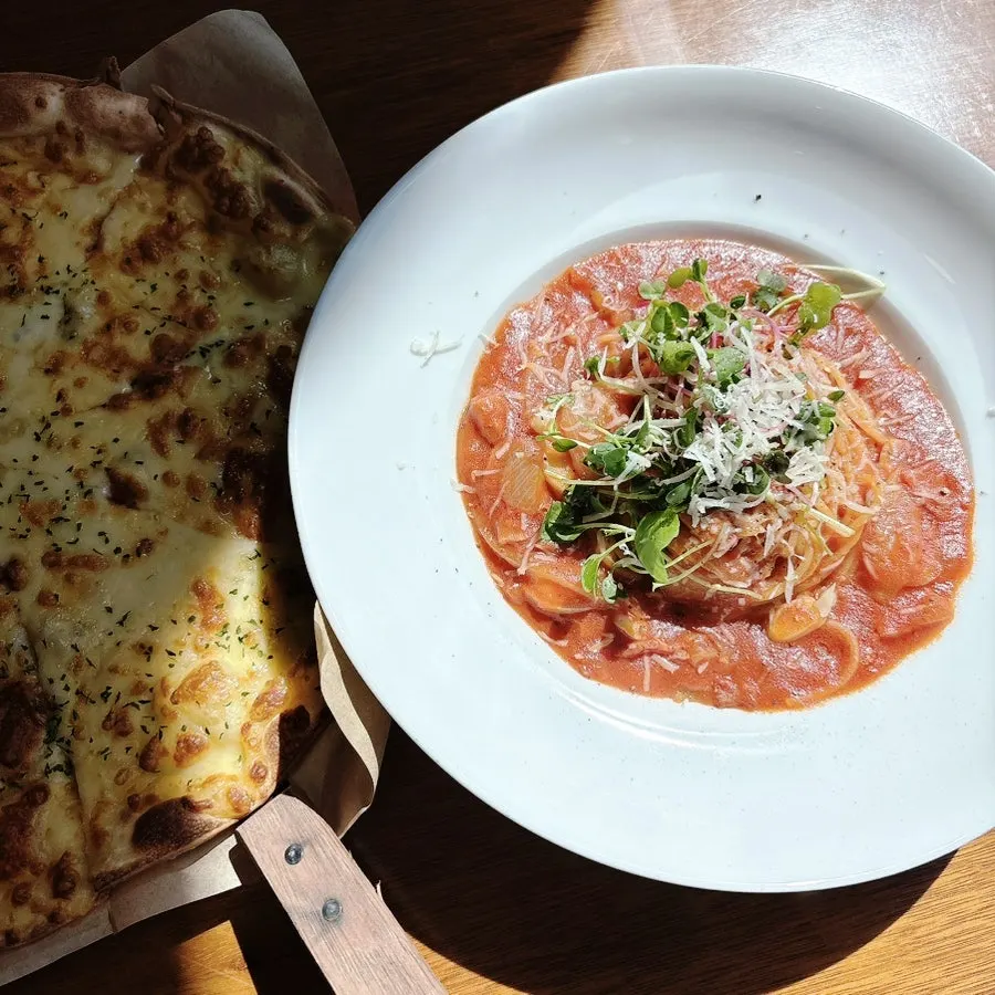 A plate of Opus240's bacon tomato pasta