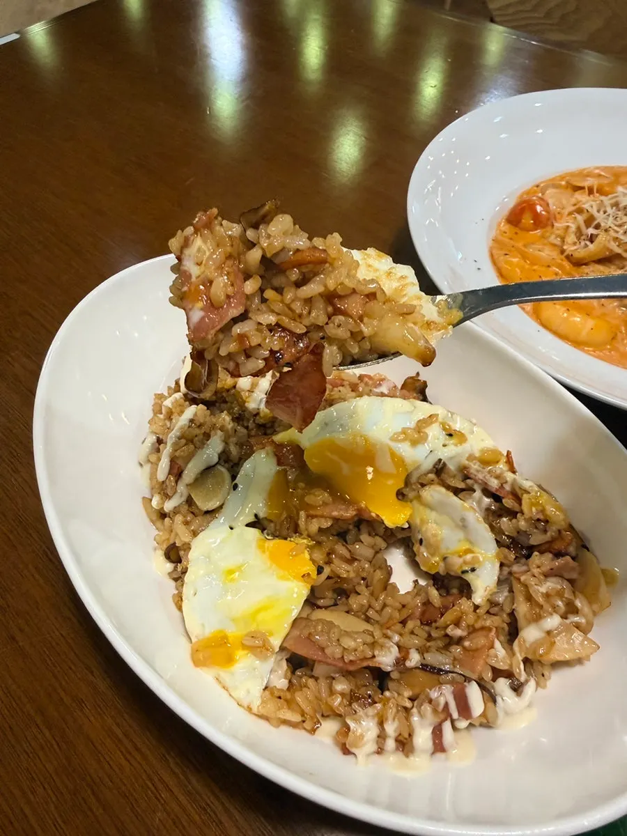 베이컨이 듬뿍 들어간 필라프 한 숟갈