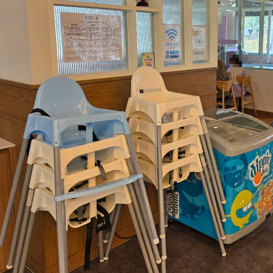 Interior facilities of the playroom