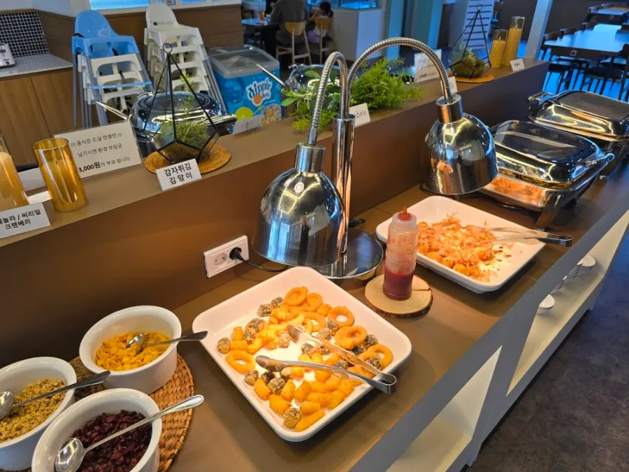 Bread and soup at the salad bar