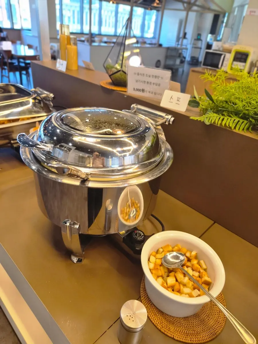 Dessert pudding and bread corner