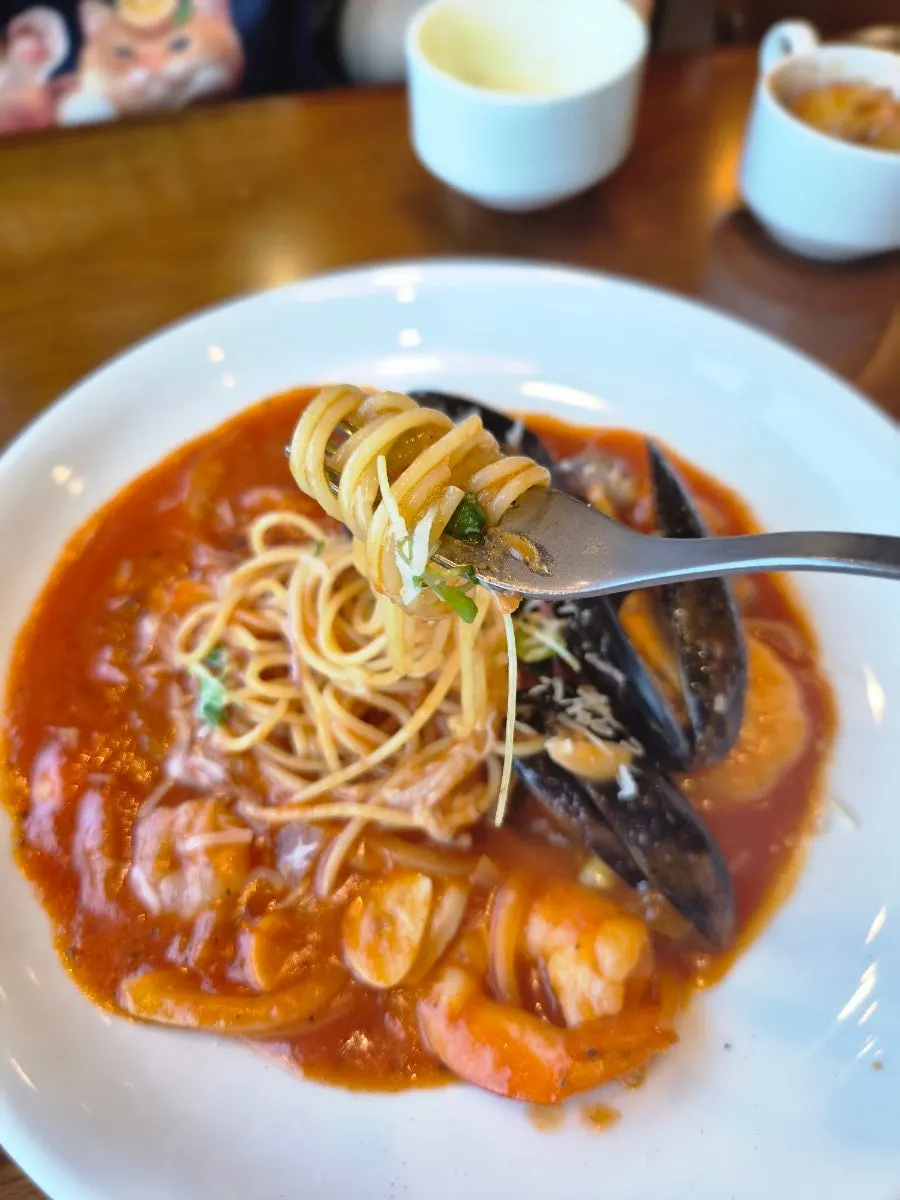 Tomato pasta with large shrimp