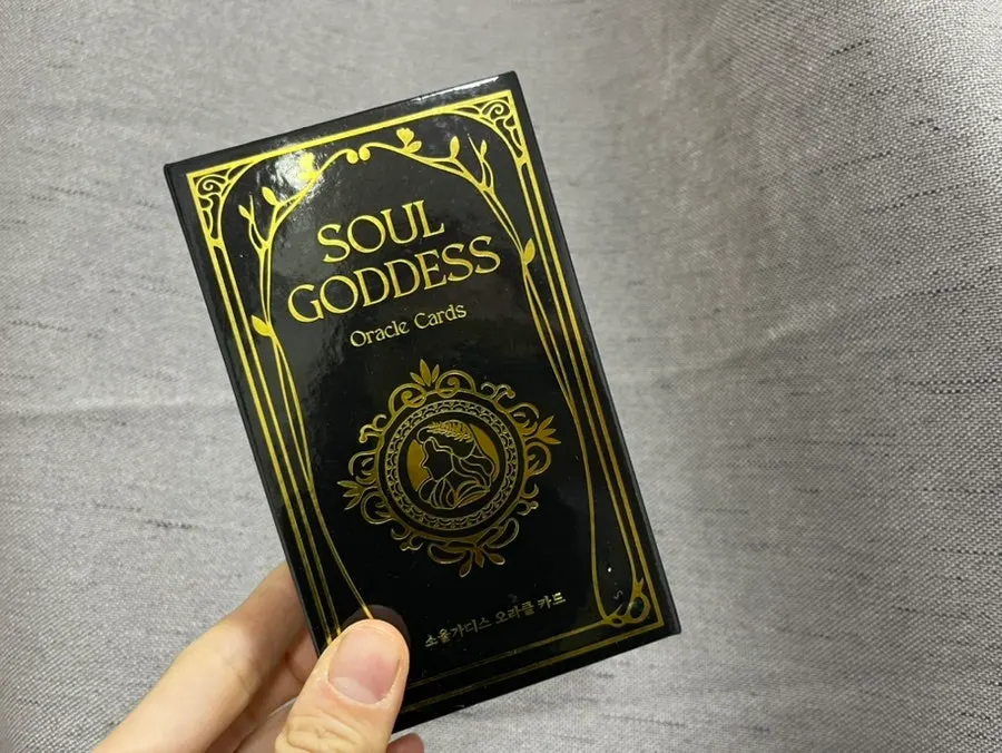 Oracle cards introduced by a tarot reader