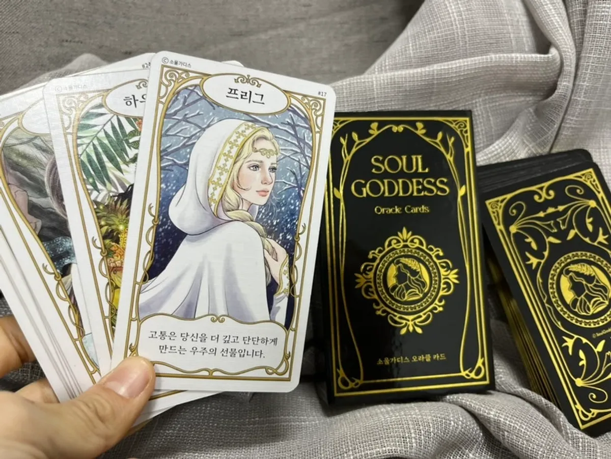 Oracle cards with goddess phrases