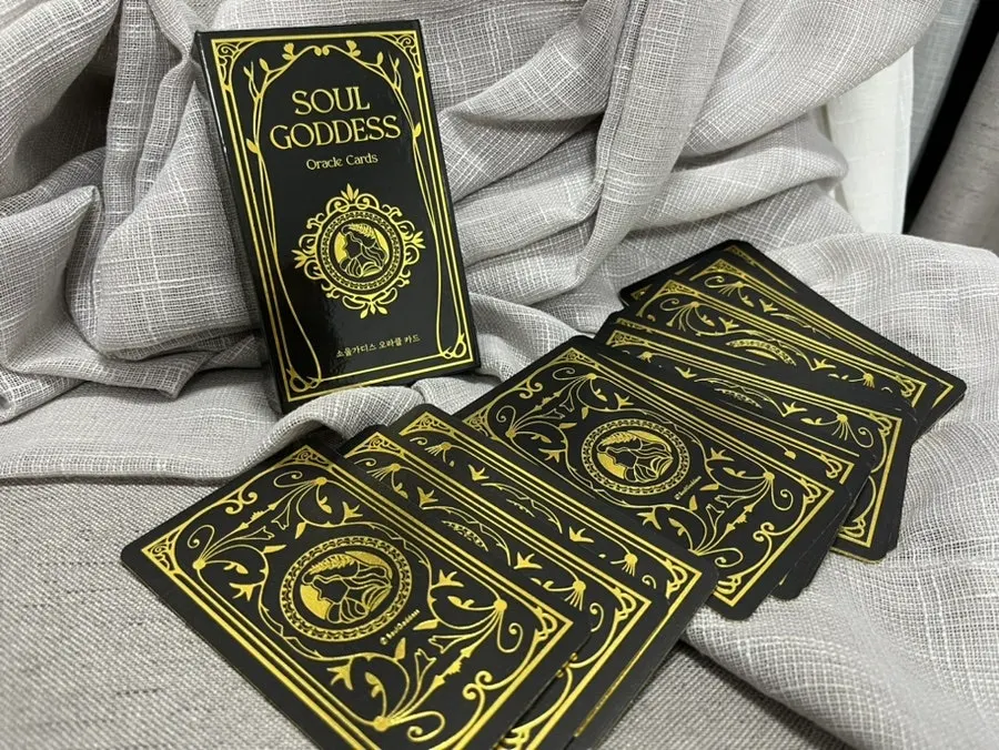 Oracle cards used without tarot knowledge