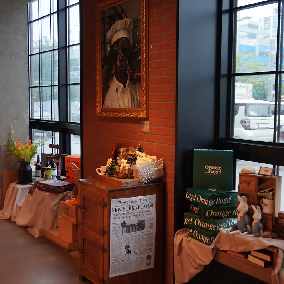 Sand bagels and store atmosphere at Orange Bagel