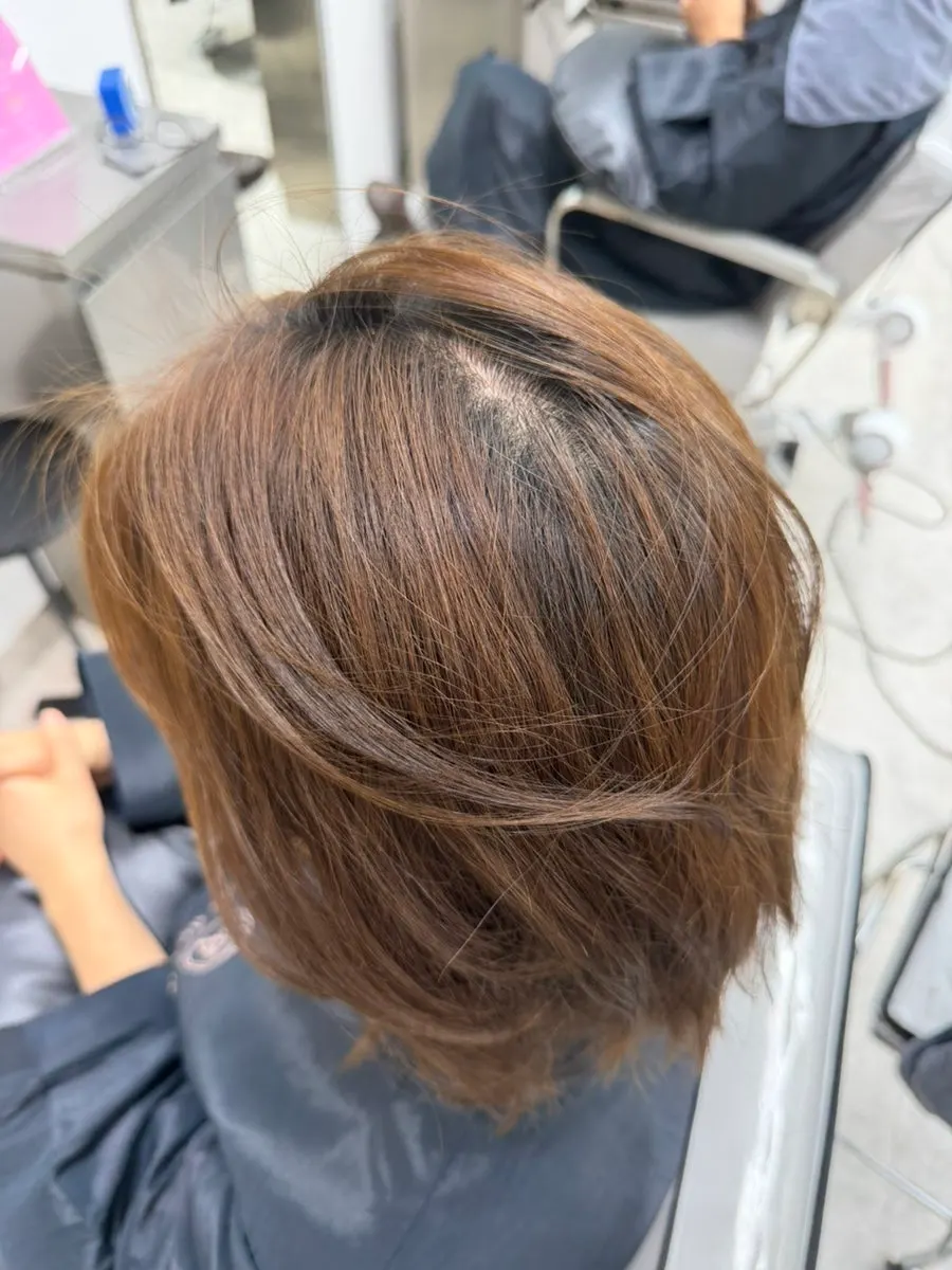Before shot showing mismatched root and end color
