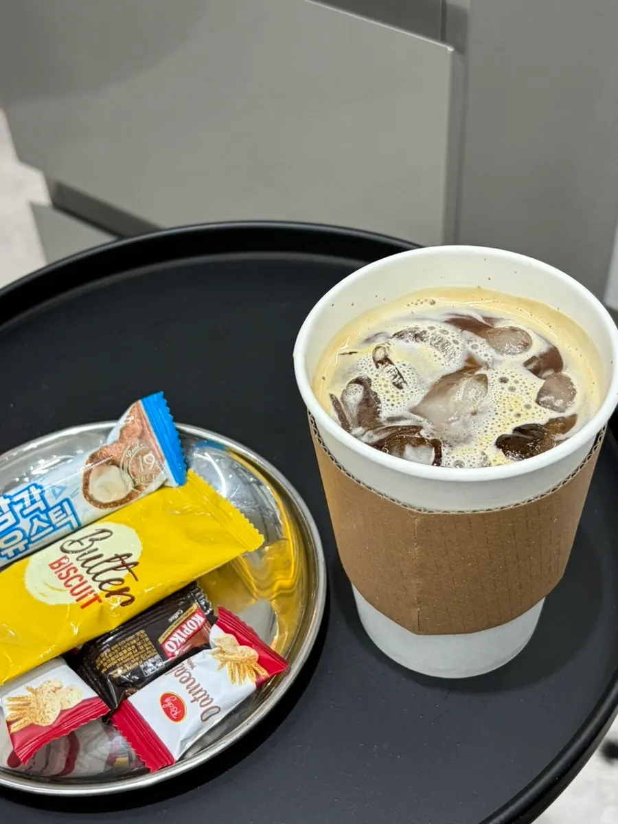Iced coffee prepared during the dye process
