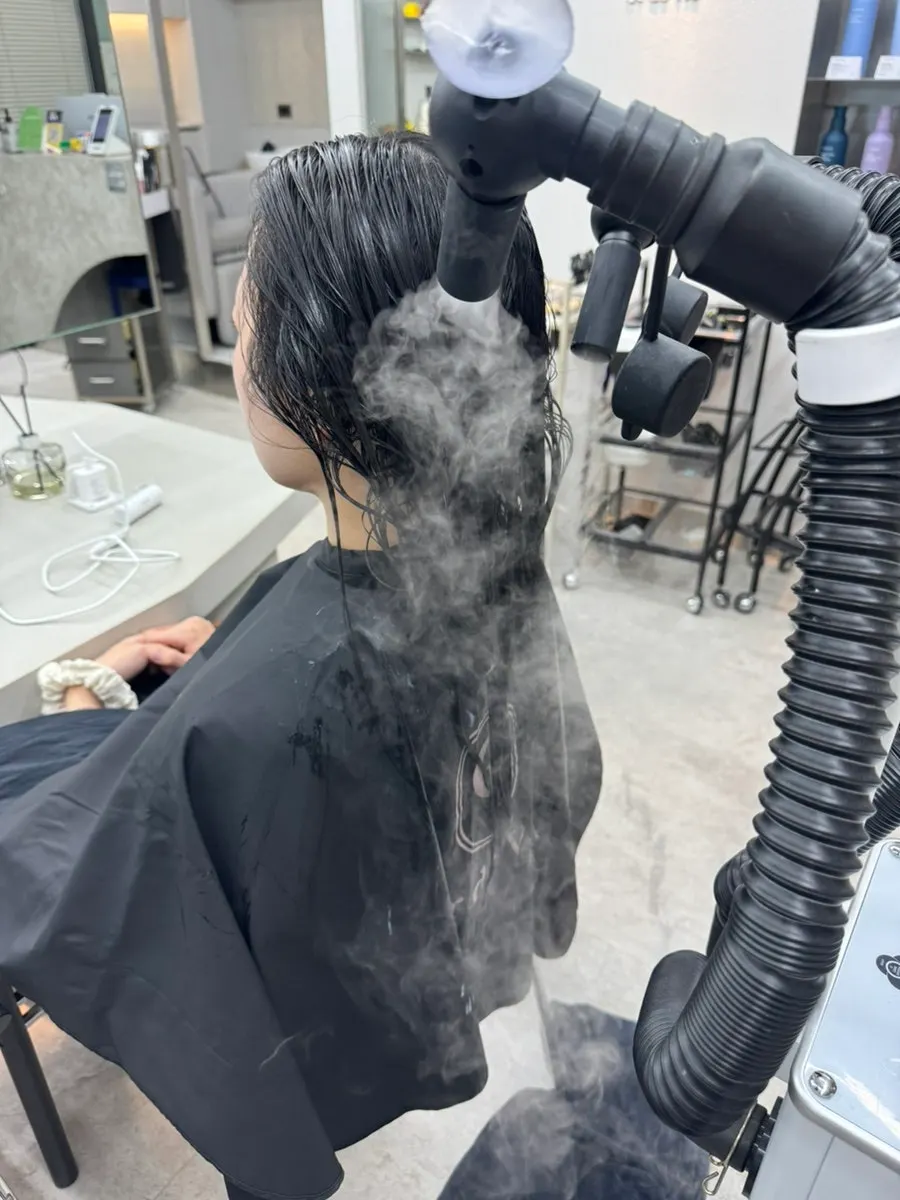 Hair clinic process using a machine