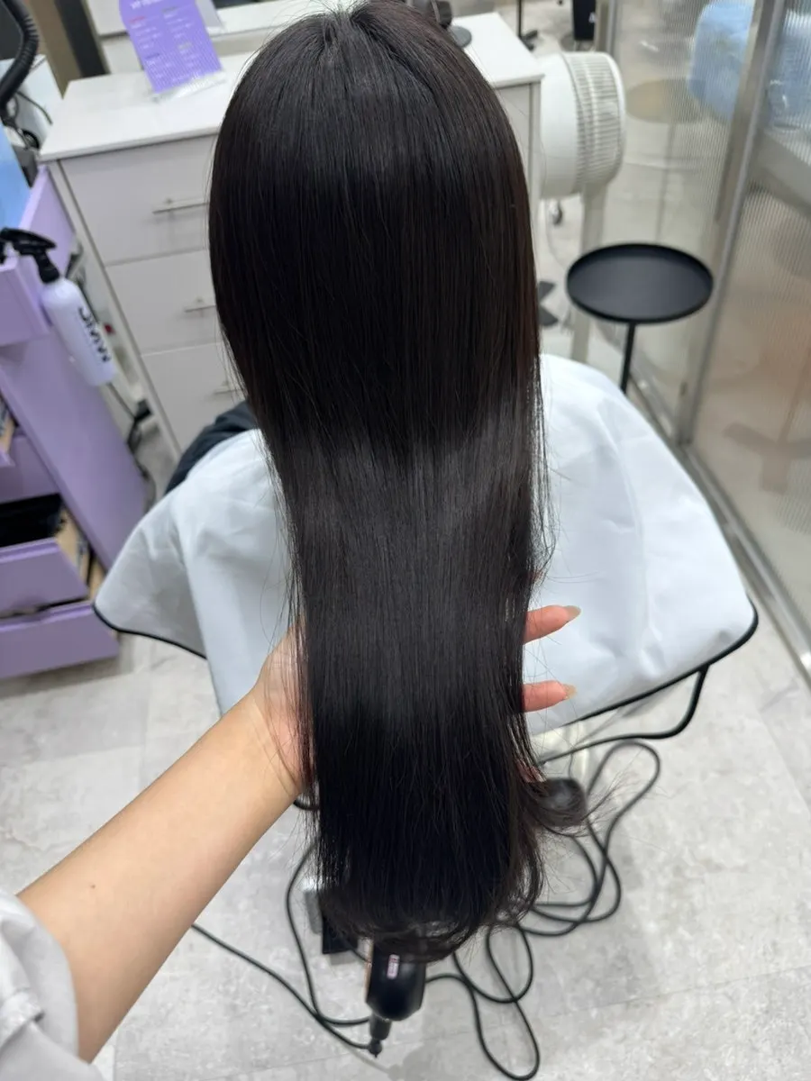 Long hair after the blow-dry following the clinic