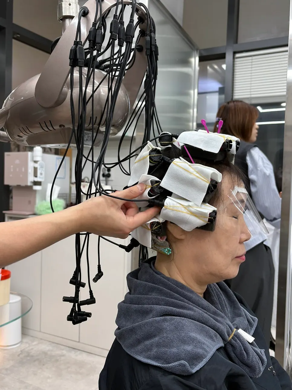 Setting perm rolled with thin rods, thickness adjusted by section