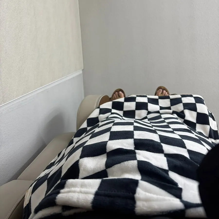 수분 미스트 케어 중인 모습