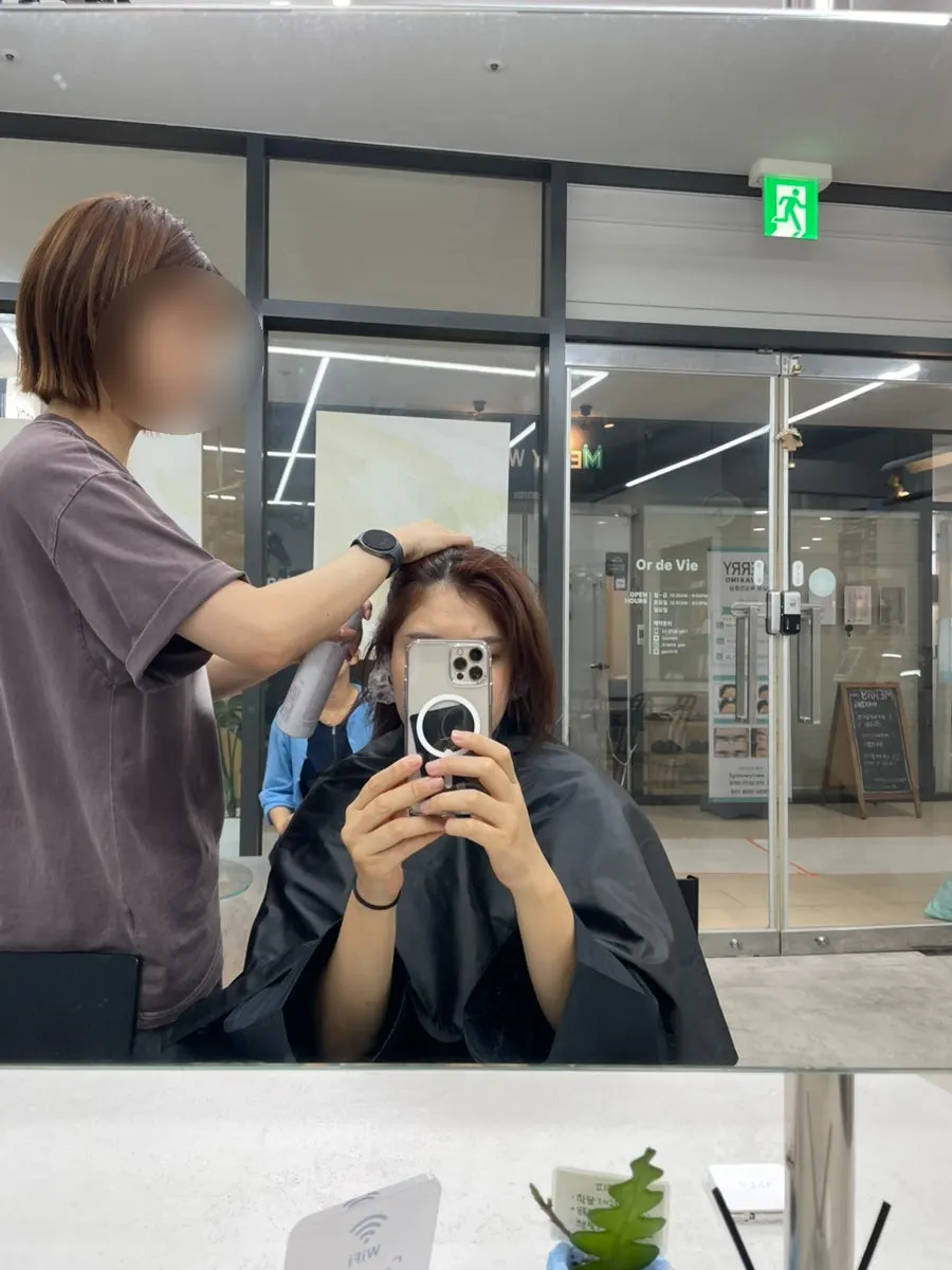 염색 전 두피보호 스프레이 도포 과정