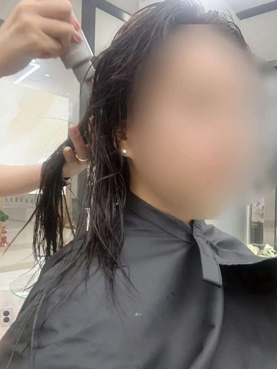 얼룩덜룩한 염색 기가 남은 시술 전 모발