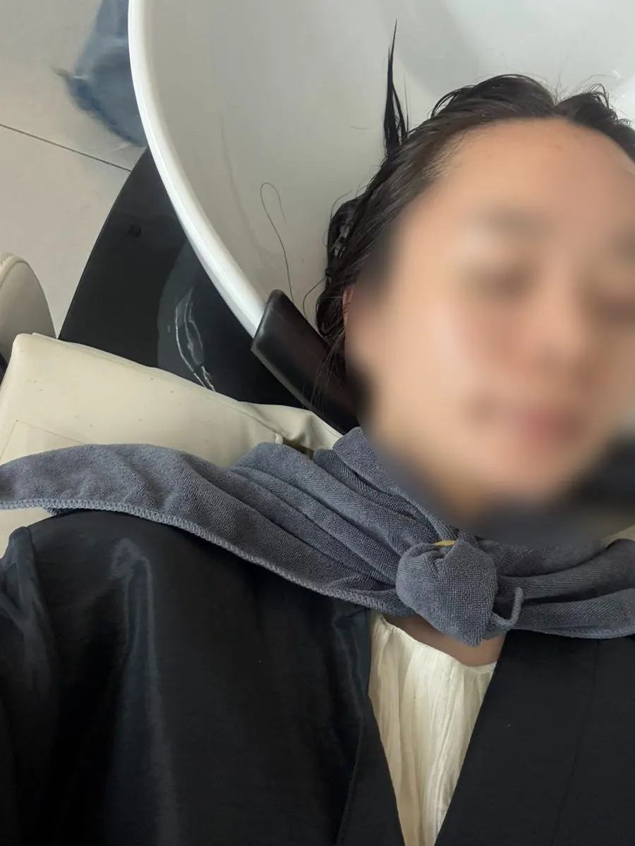 클리닉 제품을 바른 모발 핸들링