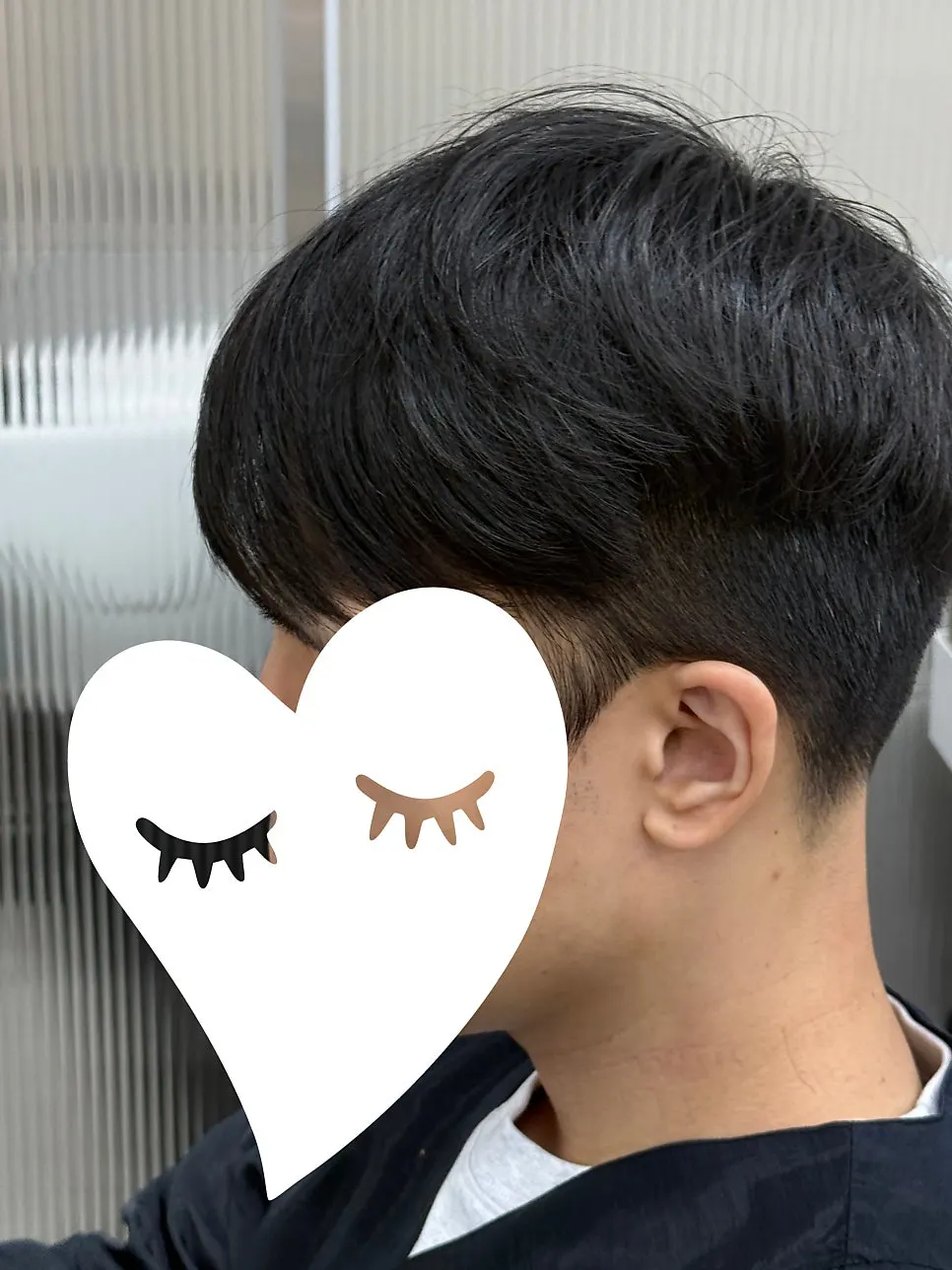 귀 주변에서 뒤쪽으로 이어지는 정리 작업