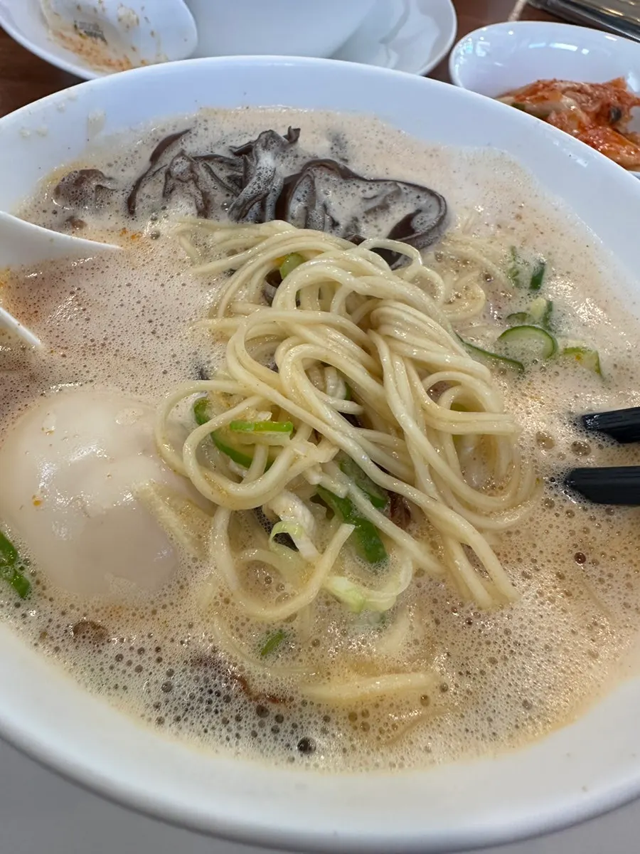 Close-up of noodles lifted from the karai paitan