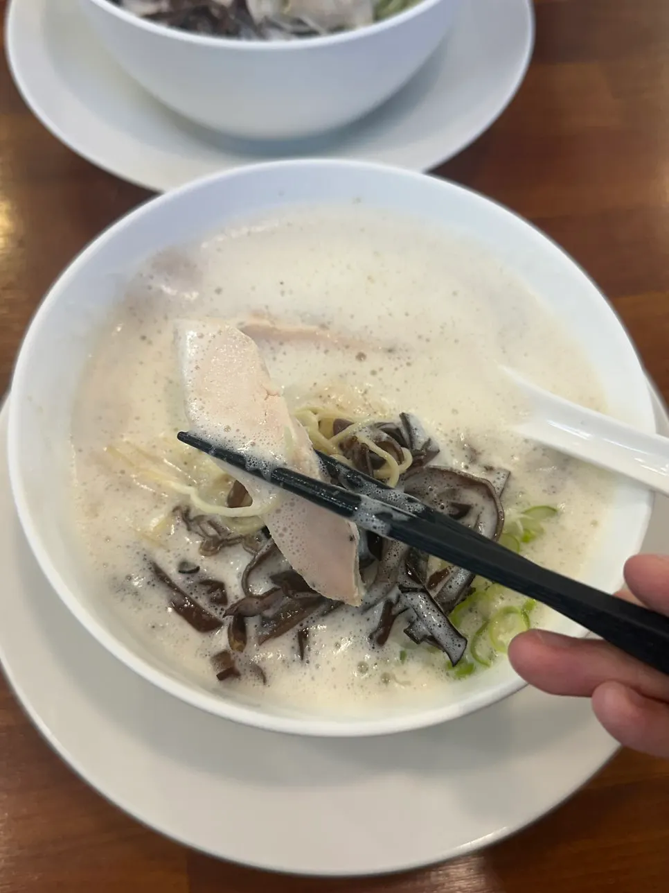 반숙 계란과 닭가슴살 차슈 토핑