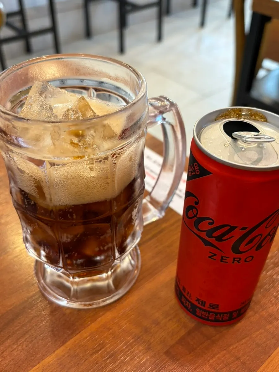 Zero-sugar cola served in an ice cup