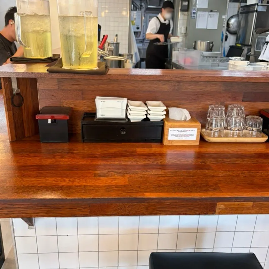 Dachi bar seats for solo diners