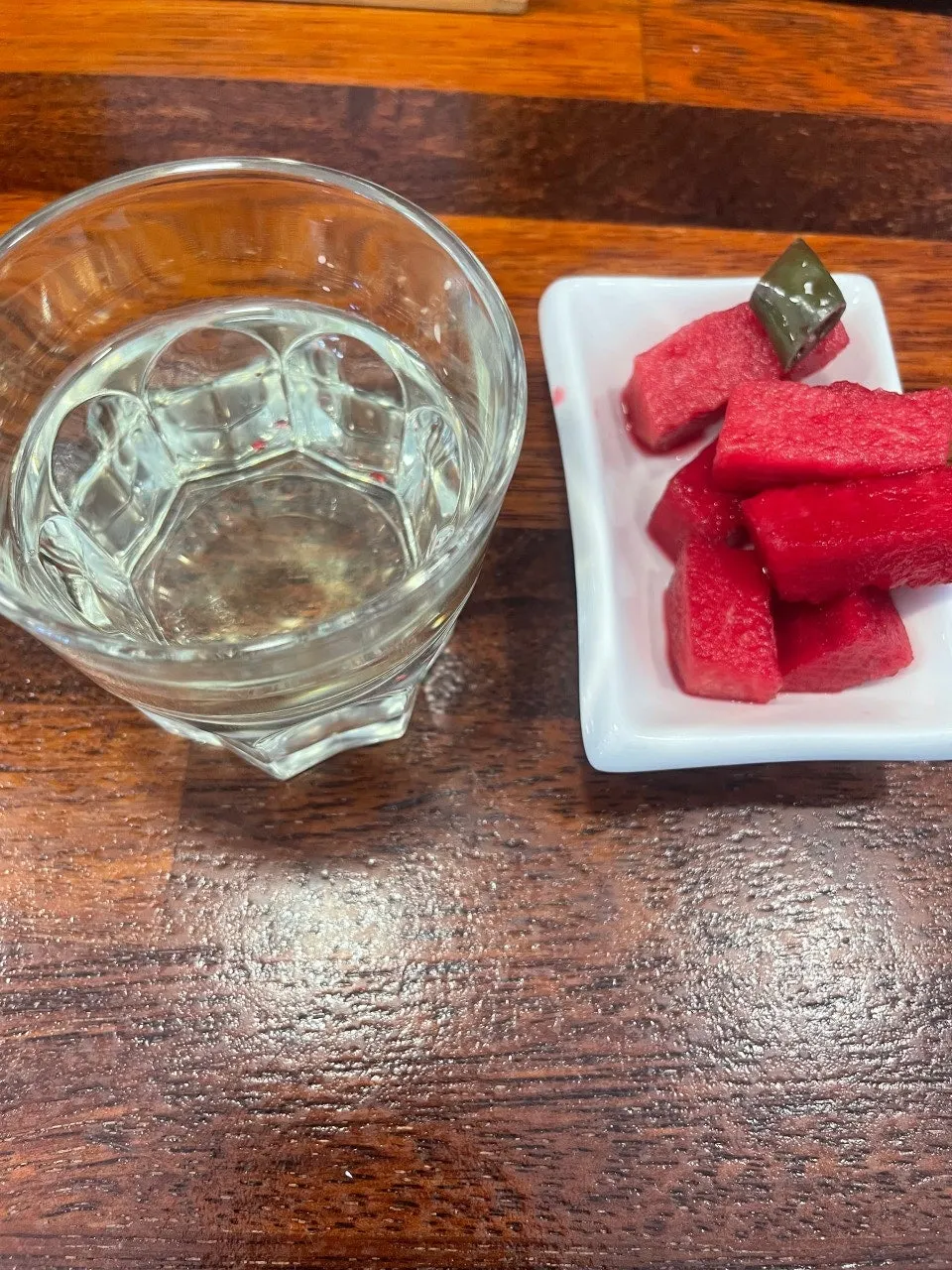 혼밥하기 좋은 바 테이블 좌석