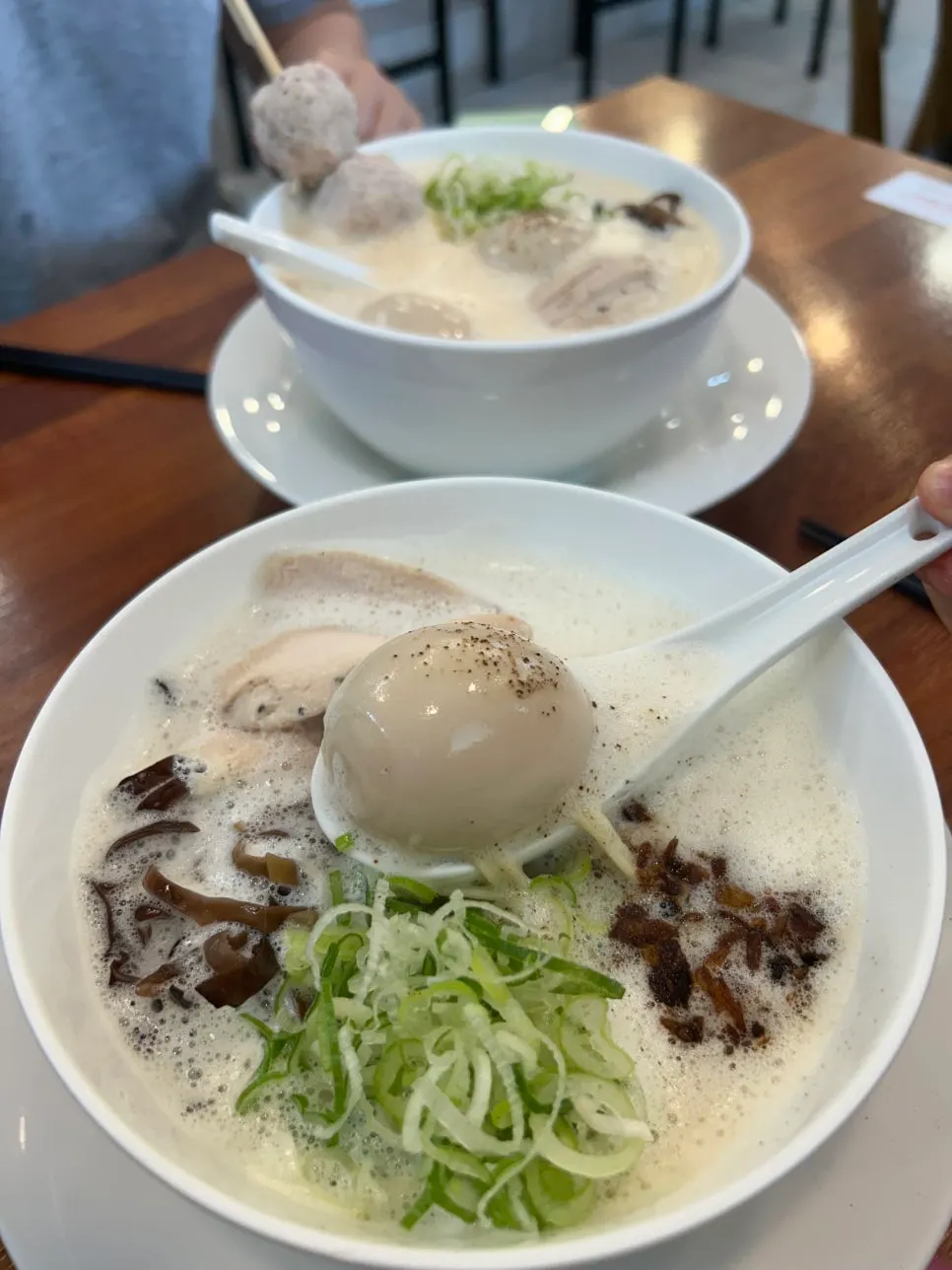 湯頭濃郁的一碗鳥白湯拉麵