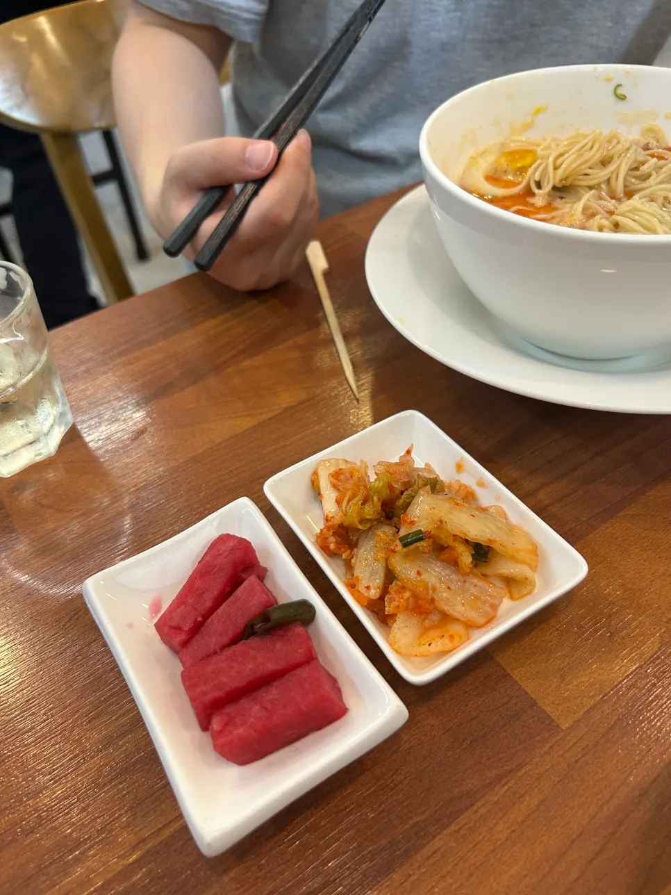 與拉麵一同附上的醃黃瓜小菜