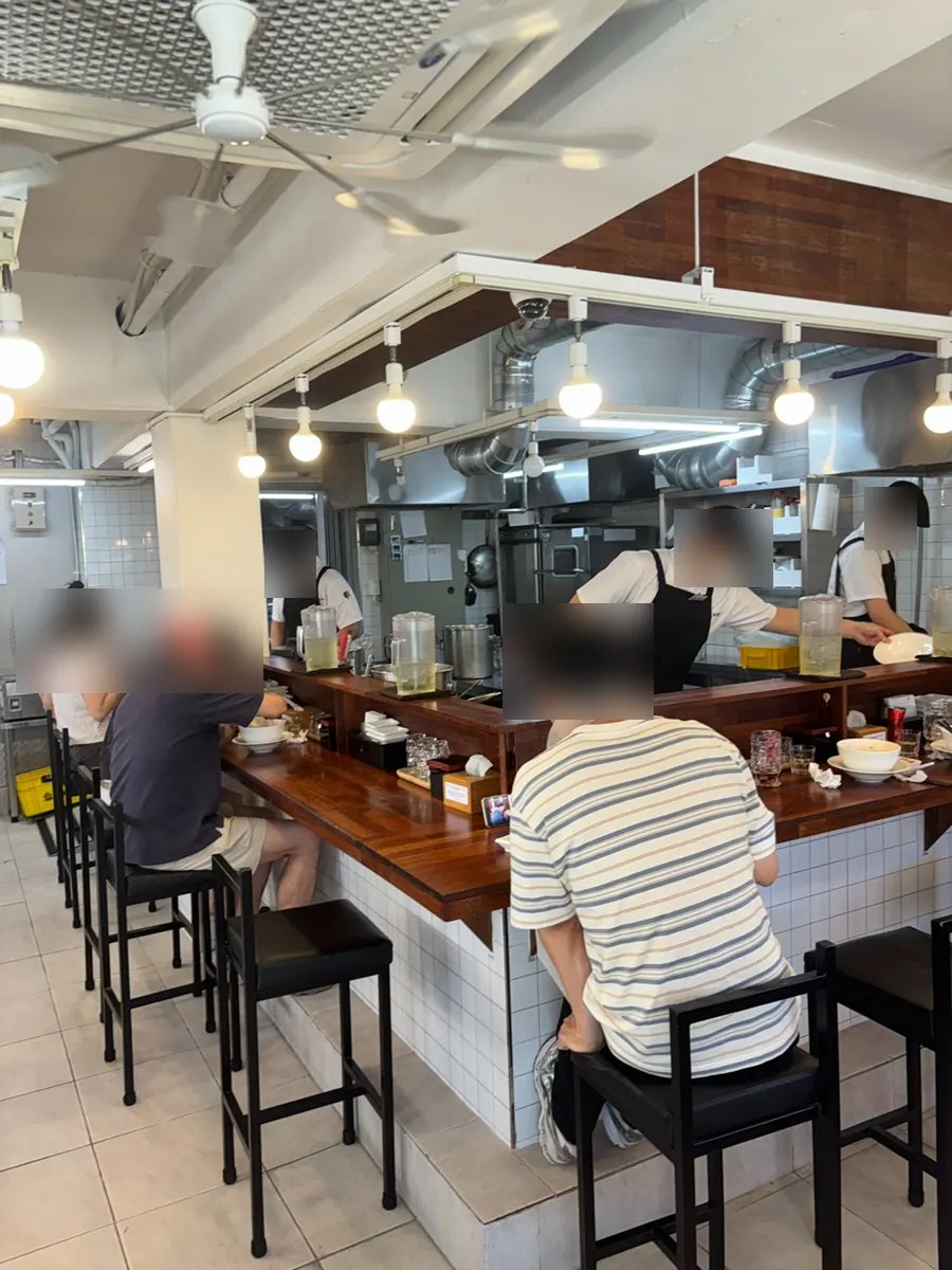오레노라멘 은평점 자리에 앉은 모습
