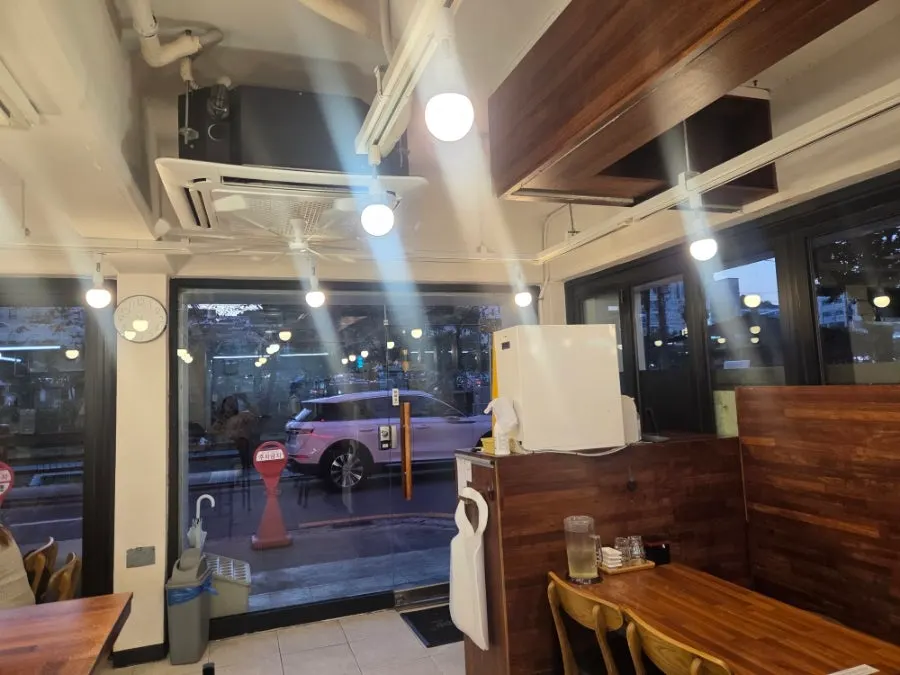Solo counter seat at Oreno Ramen Eunpyeong